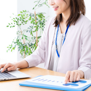 画像のように毎日PCを触っています